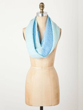 Anthro “Textured Ombre Loop” by Echo